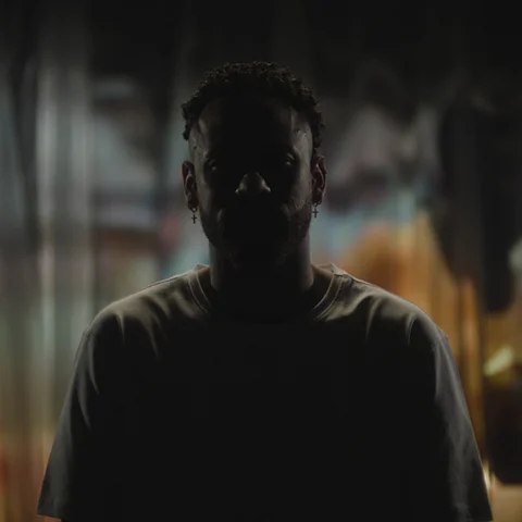 Neymar com projeção ao fundo